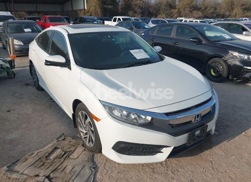 2017 Honda Civic EX (VIN 19XFC2F7XHE026206) main photo
