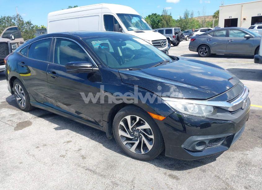 2018 Honda Civic EX (VIN 19XFC2F80JE004441) main photo