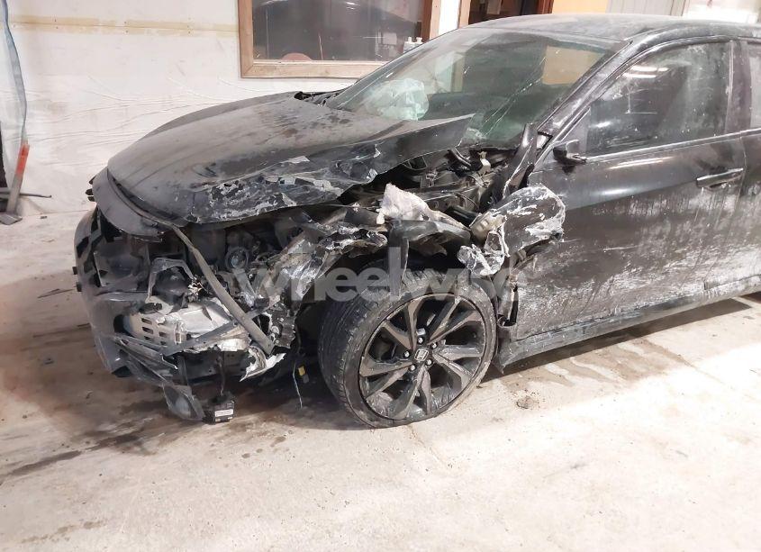 Photo 6 of 2019 Honda Civic SPORT (VIN 19XFC2F80KE002688)