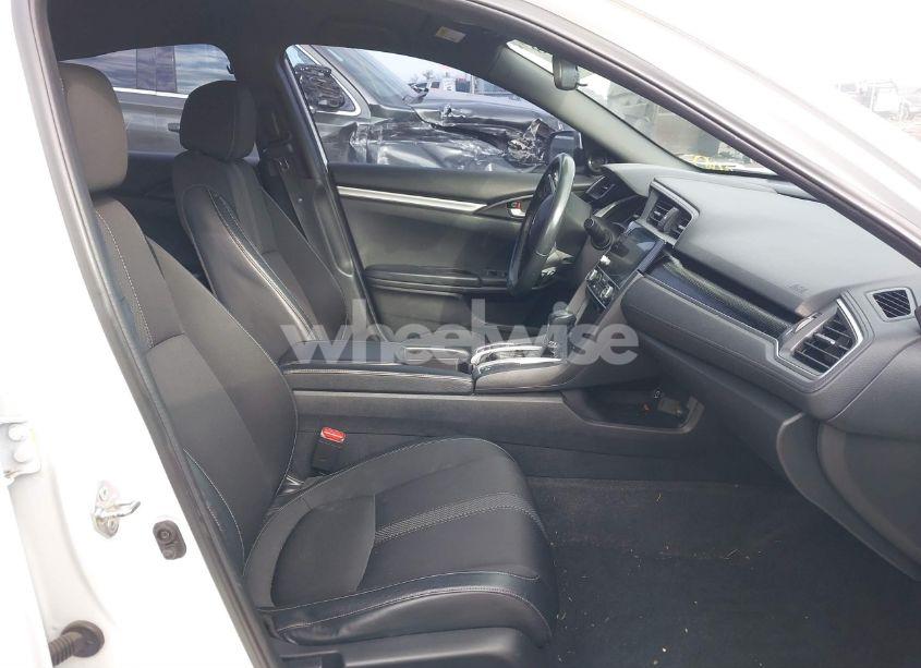 Photo 5 of 2019 Honda Civic SPORT (VIN 19XFC2F80KE002870)