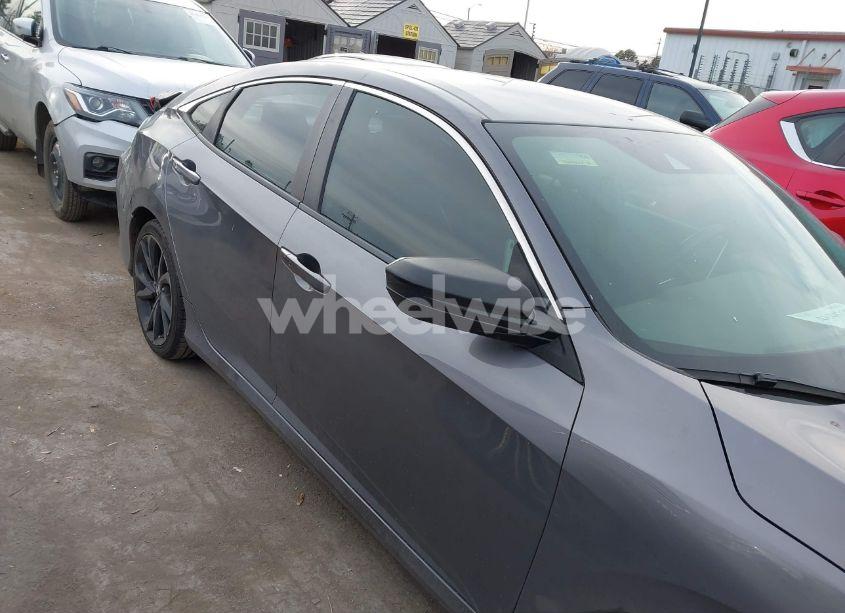 Photo 13 of 2019 Honda Civic SPORT (VIN 19XFC2F80KE033309)