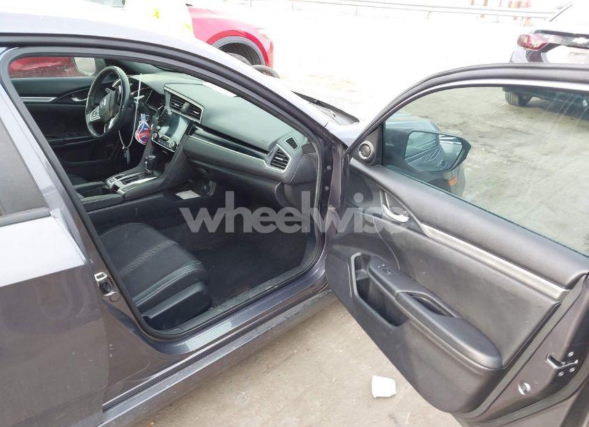 Photo 5 of 2019 Honda Civic SPORT (VIN 19XFC2F80KE033309)