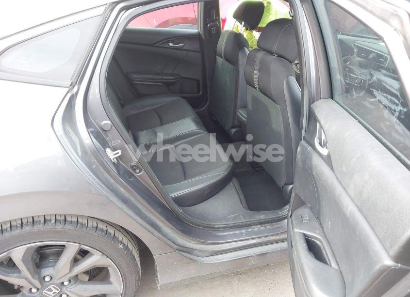 Photo 8 of 2019 Honda Civic SPORT (VIN 19XFC2F80KE033309)