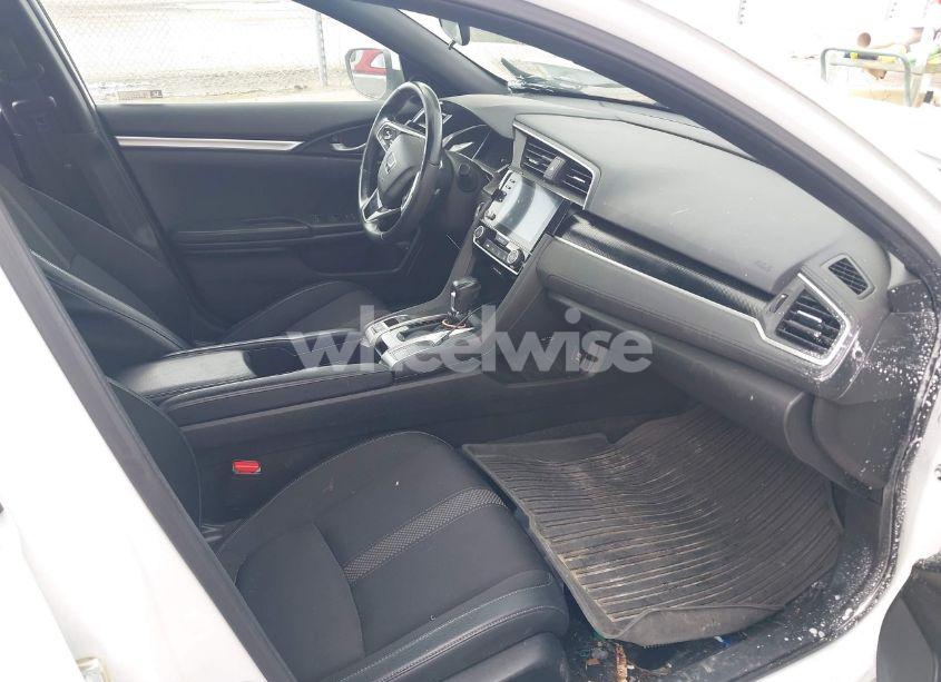 Photo 5 of 2019 Honda Civic SPORT (VIN 19XFC2F80KE036761)