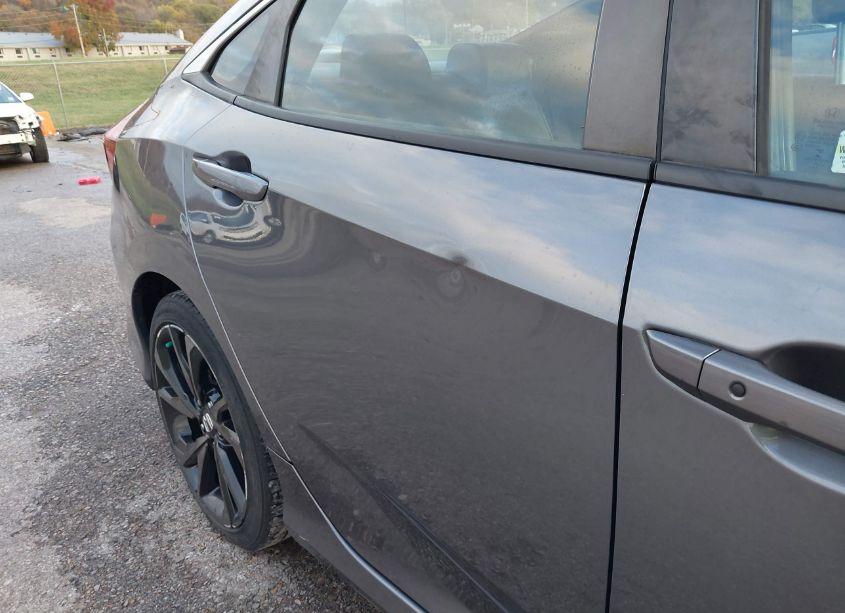 Photo 18 of 2019 Honda Civic SPORT (VIN 19XFC2F81KE002750)