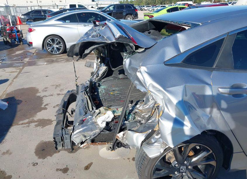 Photo 18 of 2019 Honda Civic SPORT (VIN 19XFC2F82KE020531)