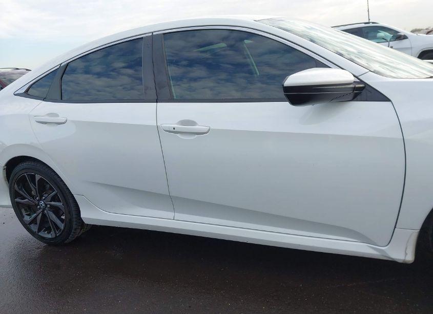 Photo 14 of 2019 Honda Civic SPORT (VIN 19XFC2F83KE003978)