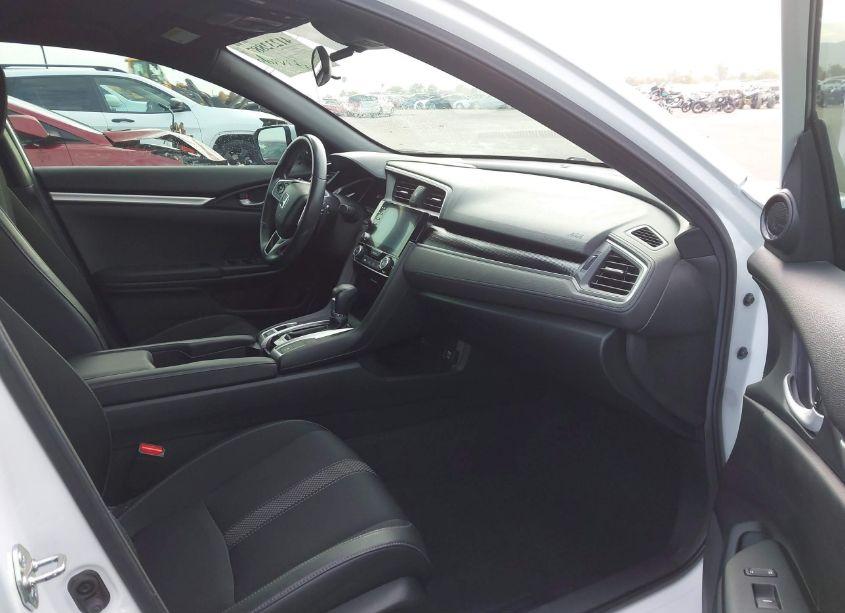 Photo 5 of 2019 Honda Civic SPORT (VIN 19XFC2F83KE003978)