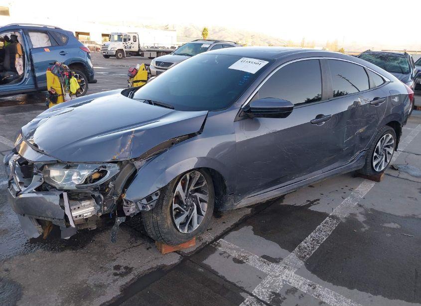 Photo 6 of 2018 Honda Civic EX (VIN 19XFC2F84JE200902)