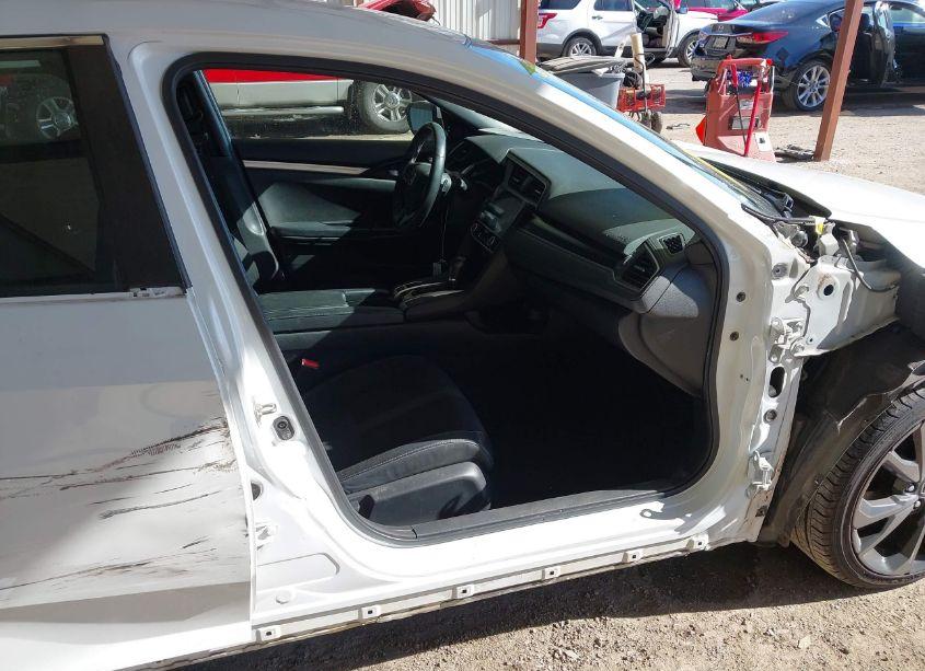 Photo 5 of 2019 Honda Civic SPORT (VIN 19XFC2F84KE006470)