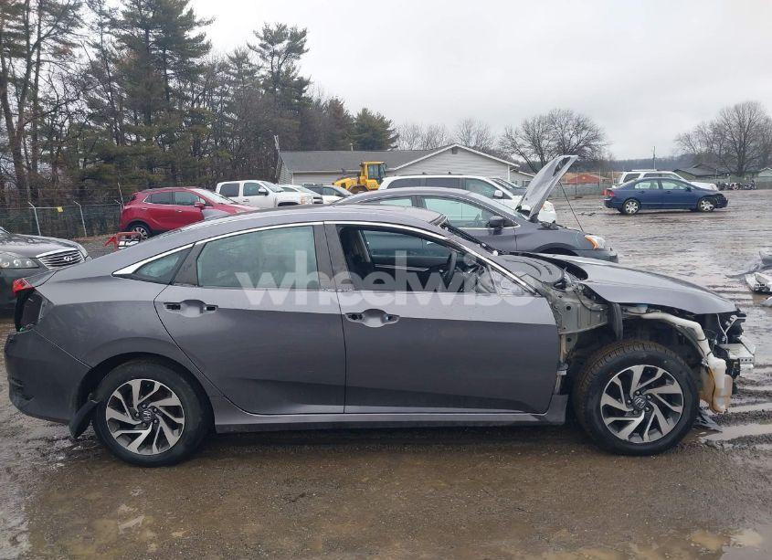 Photo 14 of 2018 Honda Civic EX (VIN 19XFC2F85JE009957)