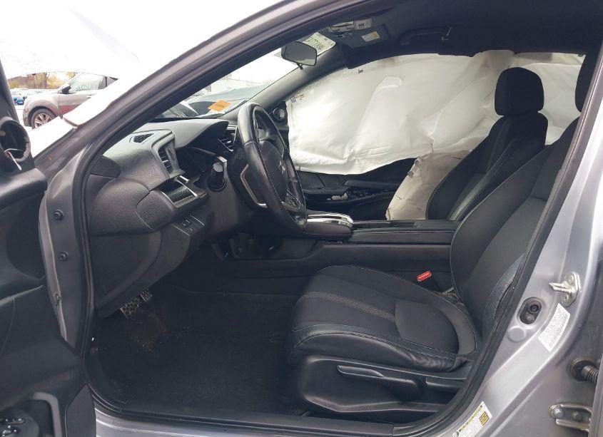 Photo 5 of 2019 Honda Civic SPORT (VIN 19XFC2F86KE029040)