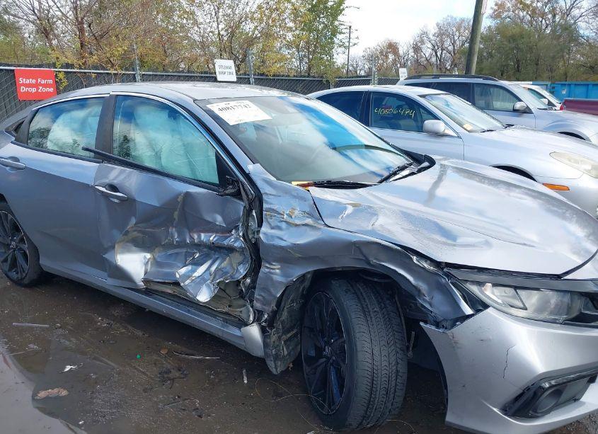 Photo 6 of 2019 Honda Civic SPORT (VIN 19XFC2F86KE029040)