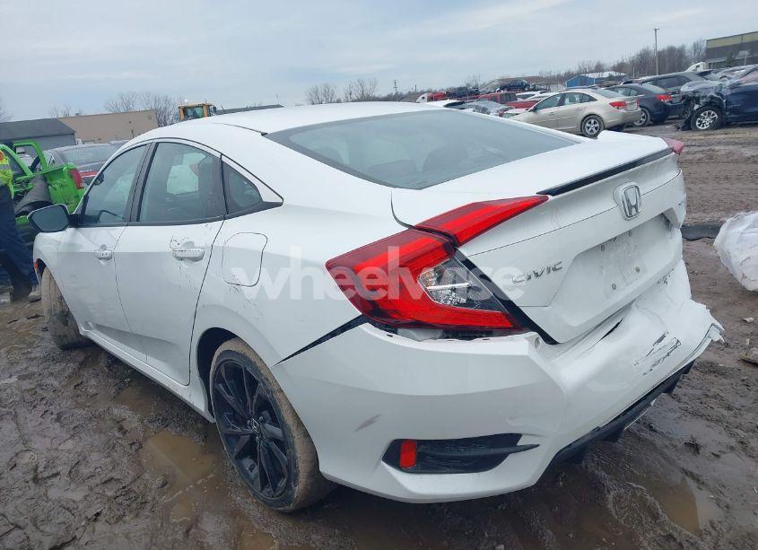 Photo 3 of 2019 Honda Civic SPORT (VIN 19XFC2F89KE013334)