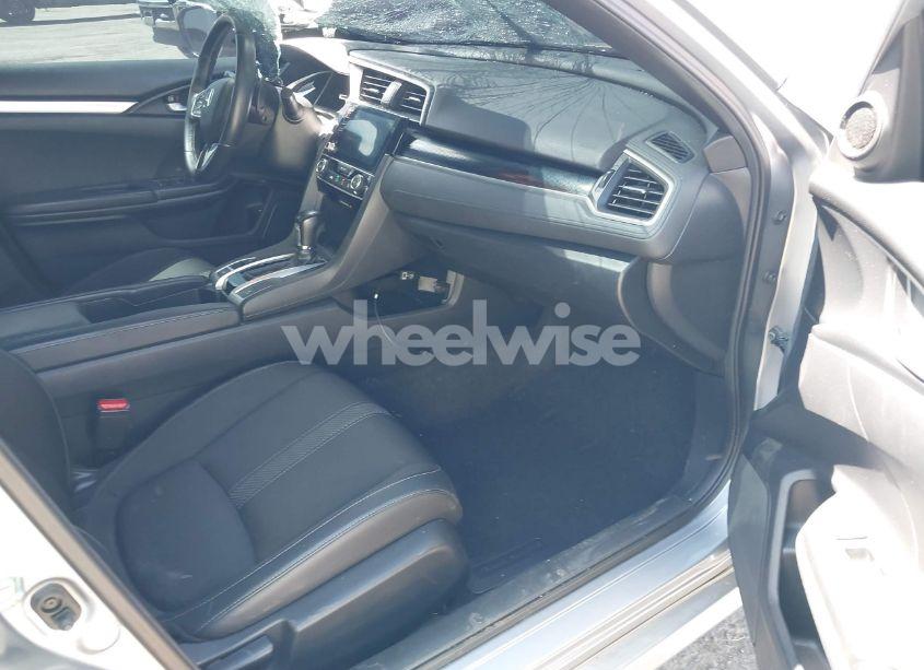 Photo 5 of 2019 Honda Civic SPORT (VIN 19XFC2F8XKE212232)