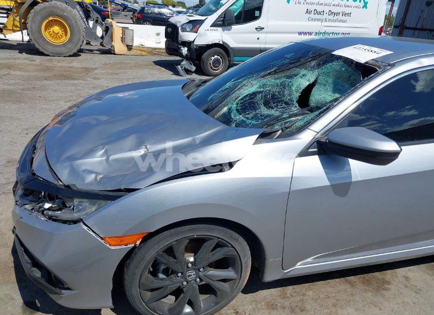Photo 6 of 2019 Honda Civic SPORT (VIN 19XFC2F8XKE212232)