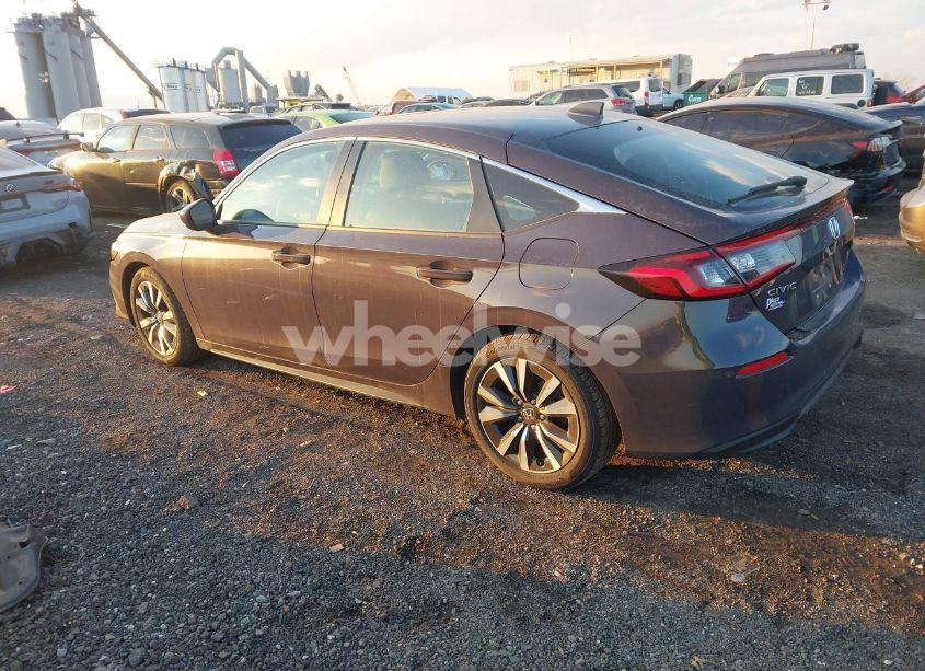 Photo 3 of 2024 Honda Civic EX-L (VIN 19XFL1H71RE004216)