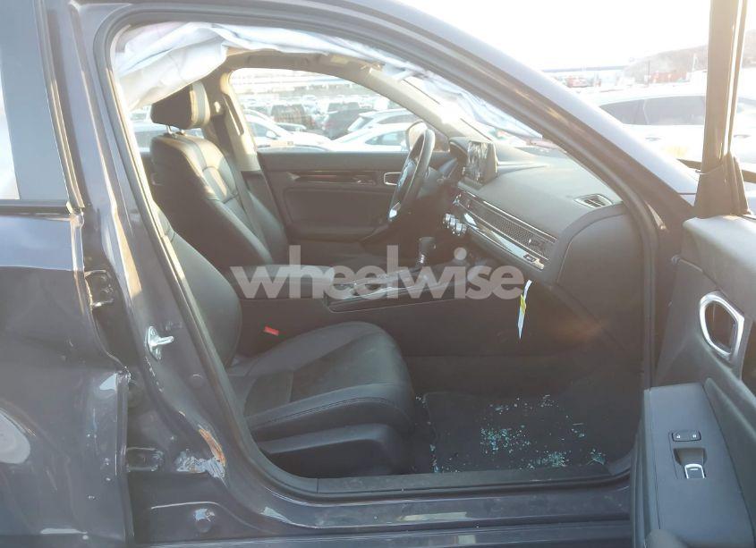 Photo 5 of 2024 Honda Civic EX-L (VIN 19XFL1H71RE004216)