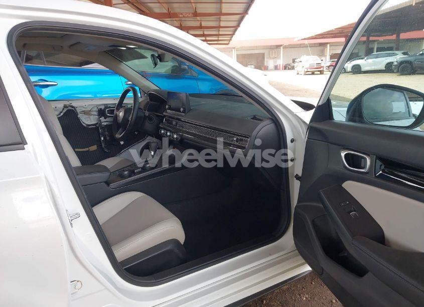 Photo 5 of 2024 Honda Civic EX-L (VIN 19XFL1H72RE016116)