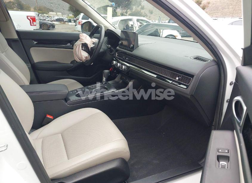 Photo 5 of 2024 Honda Civic EX-L (VIN 19XFL1H73RE003908)