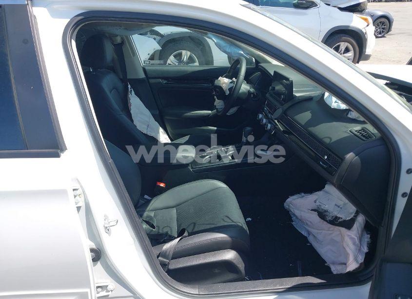 Photo 5 of 2023 Honda Civic EX-L/EX-L W/O BSI (VIN 19XFL1H76PE003575)