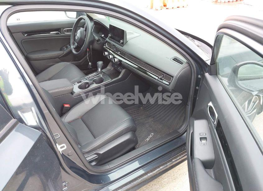 Photo 5 of 2024 Honda Civic EX-L (VIN 19XFL1H77RE032697)