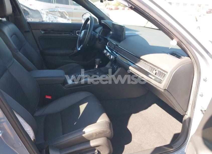 Photo 5 of 2024 Honda Civic SPORT TOURING (VIN 19XFL1H80RE009738)