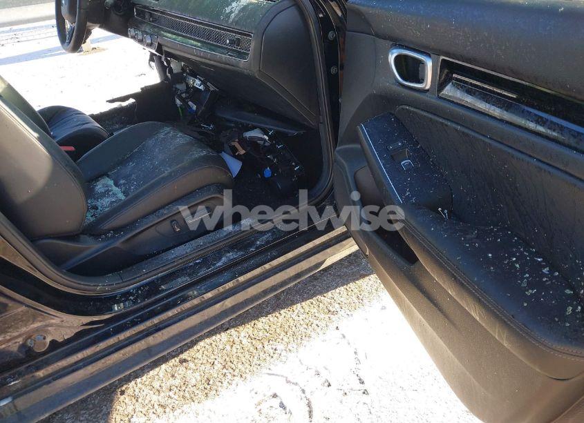 Photo 5 of 2024 Honda Civic SPORT TOURING (VIN 19XFL1H80RE013742)