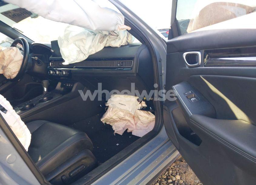 Photo 5 of 2024 Honda Civic SPORT TOURING (VIN 19XFL1H80RE022375)