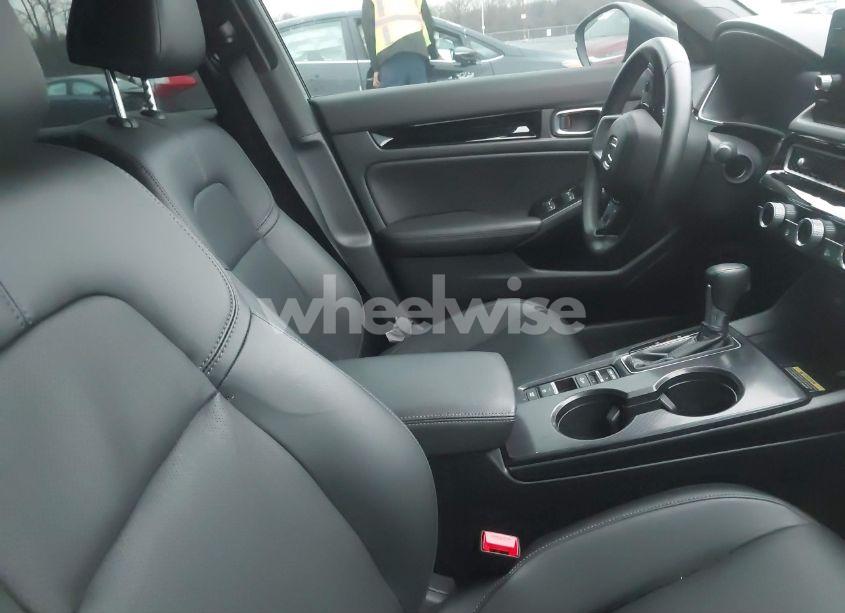 Photo 5 of 2024 Honda Civic SPORT TOURING (VIN 19XFL1H81RE007190)