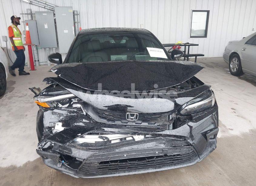 Photo 6 of 2024 Honda Civic SPORT TOURING (VIN 19XFL1H81RE029402)