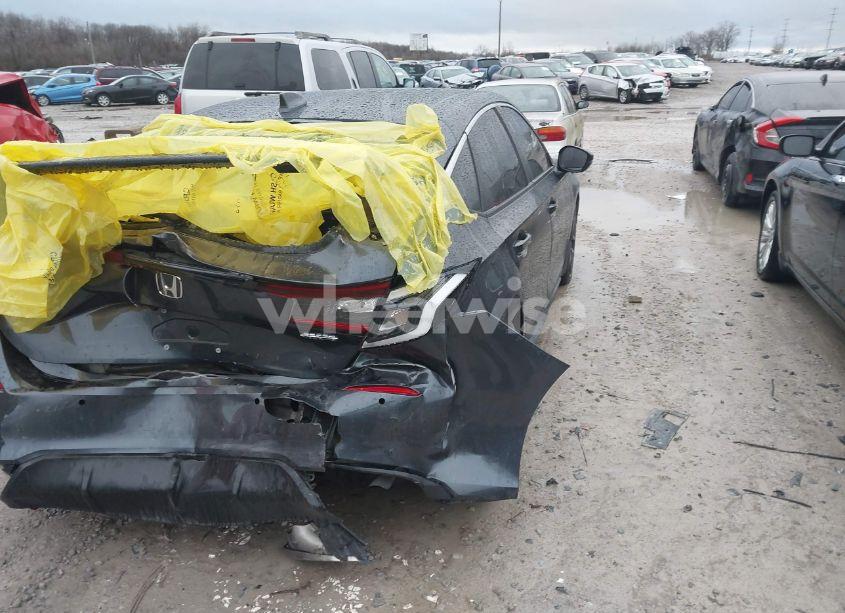 Photo 4 of 2024 Honda Civic SPORT TOURING (VIN 19XFL1H87RE016802)