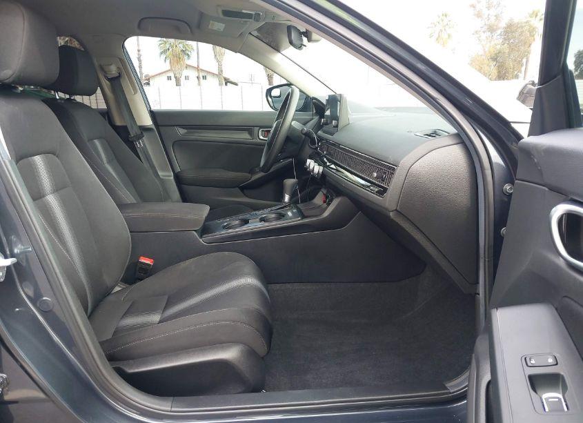 Photo 5 of 2024 Honda Civic LX (VIN 19XFL2H51RE014622)