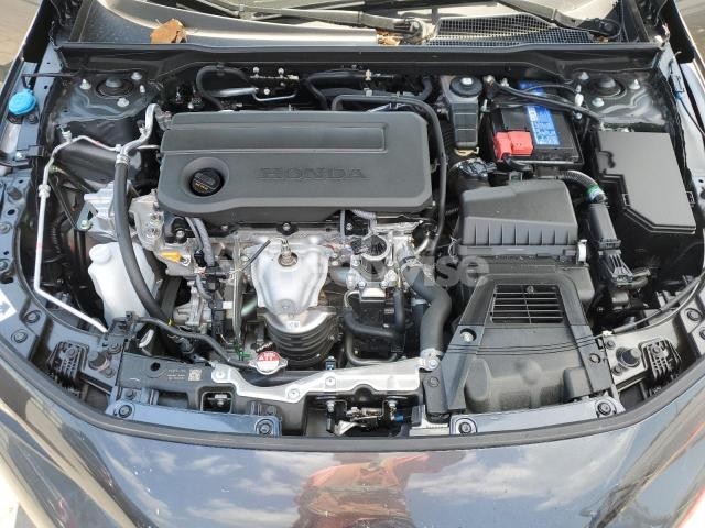 Photo 3 of 2025 HONDA CIVIC SPORT (VIN 19XFL2H86SE010713)