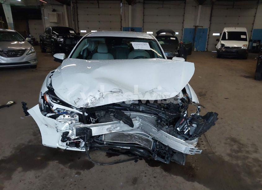 Photo 12 of 2019 Honda Insight EX (VIN 19XZE4F52KE004774)