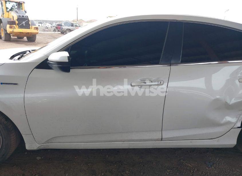 Photo 14 of 2019 Honda Insight EX (VIN 19XZE4F57KE006312)