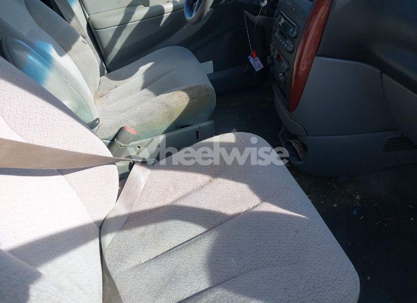 Photo 5 of 2007 Chrysler Town & COUNTRY (VIN 1A4GJ45R07B118522)