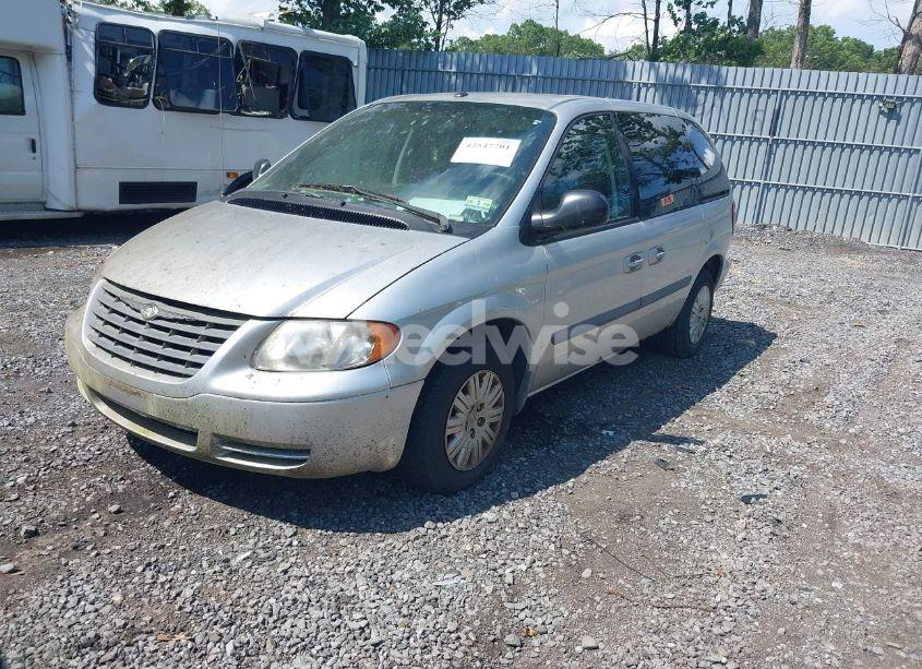 Photo 2 of 2007 Chrysler Town & COUNTRY (VIN 1A4GJ45R07B152105)