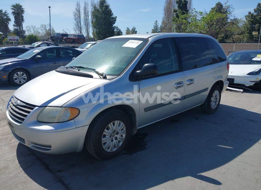 Photo 2 of 2007 Chrysler Town & COUNTRY (VIN 1A4GJ45R07B242144)
