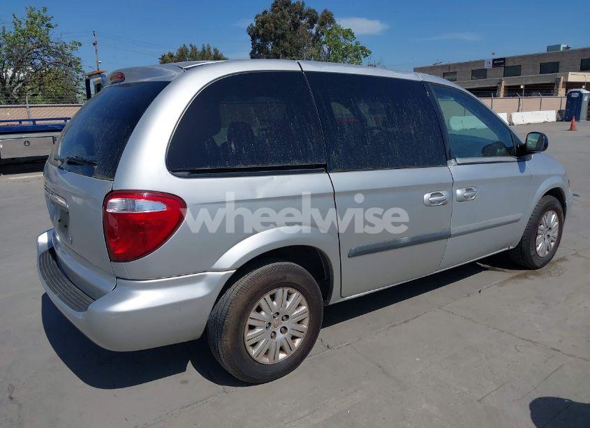 Photo 4 of 2007 Chrysler Town & COUNTRY (VIN 1A4GJ45R07B242144)