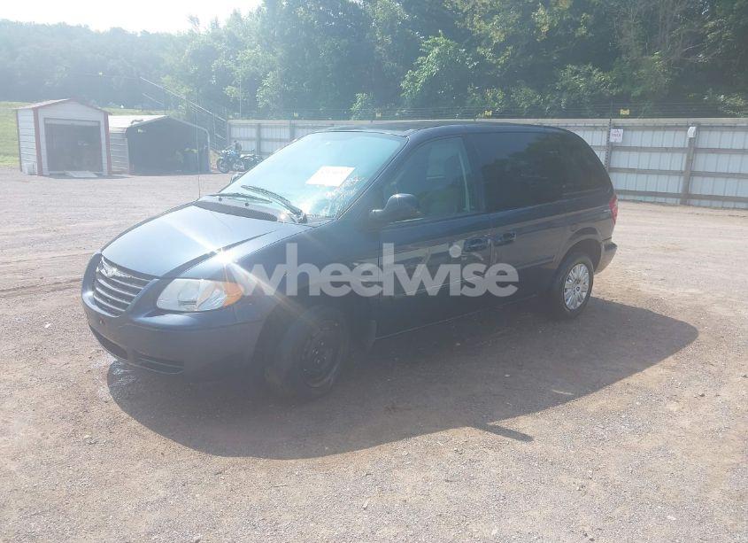 Photo 2 of 2007 Chrysler Town & COUNTRY (VIN 1A4GJ45R17B101079)