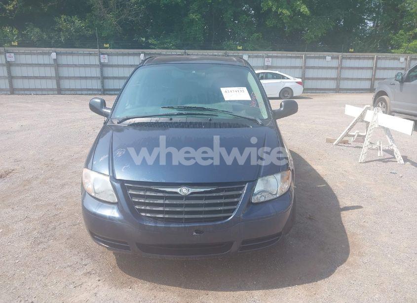 Photo 6 of 2007 Chrysler Town & COUNTRY (VIN 1A4GJ45R17B101079)