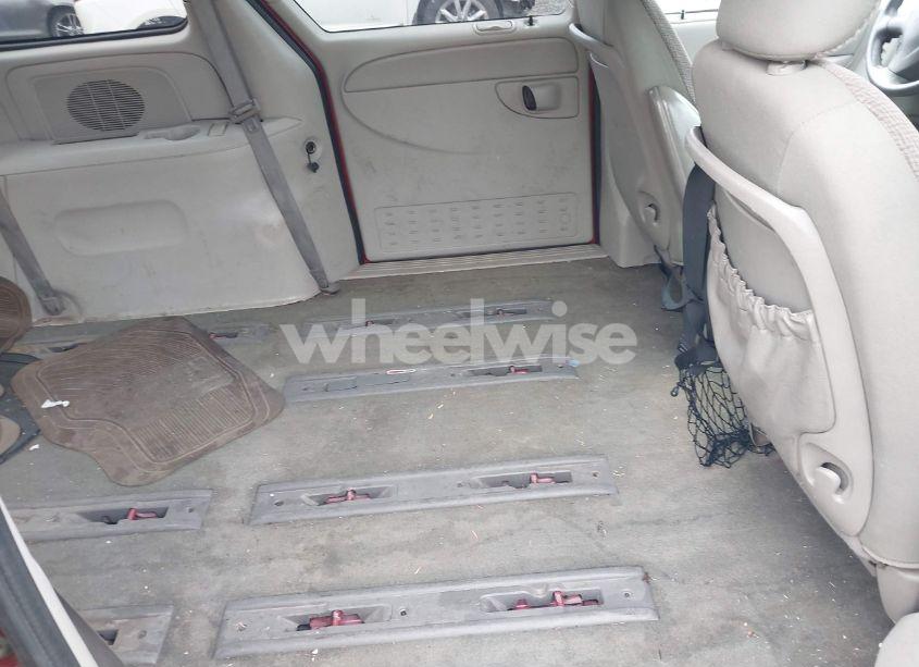 Photo 8 of 2007 Chrysler Town & COUNTRY (VIN 1A4GJ45R17B173318)