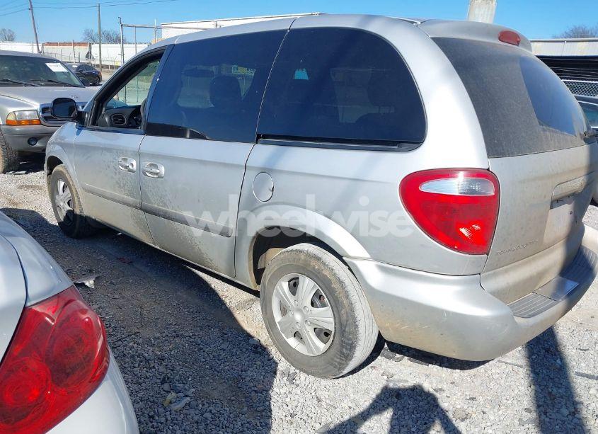 Photo 3 of 2007 Chrysler Town & COUNTRY (VIN 1A4GJ45R27B104573)