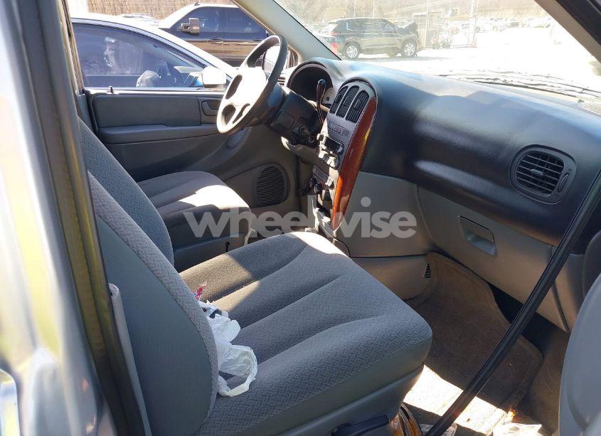 Photo 5 of 2007 Chrysler Town & COUNTRY (VIN 1A4GJ45R27B104573)