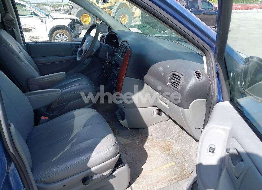 Photo 5 of 2007 Chrysler Town & COUNTRY (VIN 1A4GJ45R77B208931)