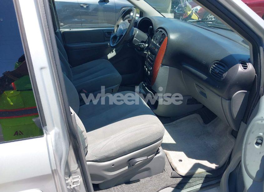 Photo 5 of 2007 Chrysler Town & COUNTRY (VIN 1A4GJ45R77B242187)