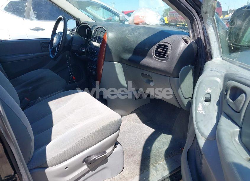 Photo 5 of 2007 Chrysler Town & COUNTRY (VIN 1A4GJ45R97B242160)