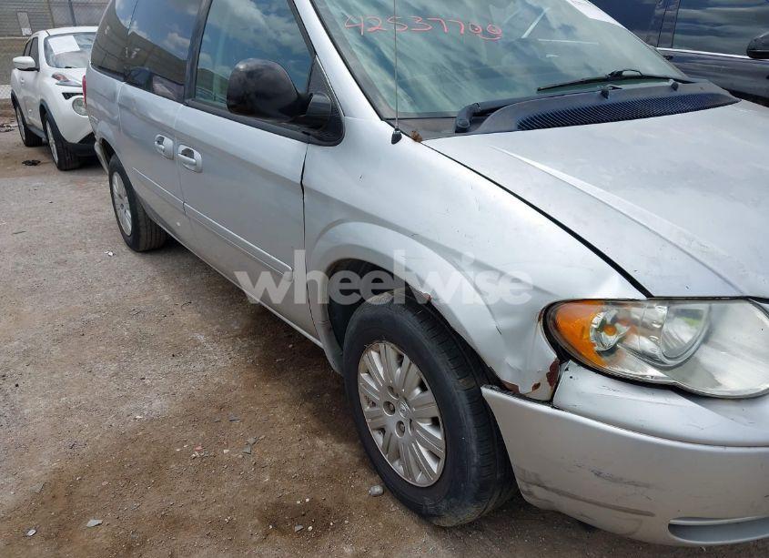 Photo 6 of 2006 Chrysler Town & COUNTRY LX (VIN 1A4GP44R56B751919)