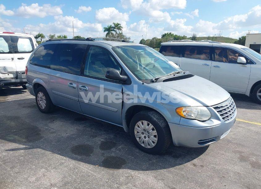 2006 Chrysler Town & COUNTRY LX (VIN 1A4GP44R76B608714) main photo